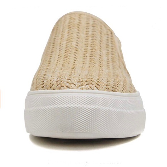 Woman’s Slip On Sneaker By SODA TOPSHOE Size 7 NWT - Picture 8 of 10